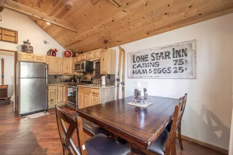 Dining - 39978 Hillcrest Dr, Big Bear Lake, CA 92315 photo 1 of 1