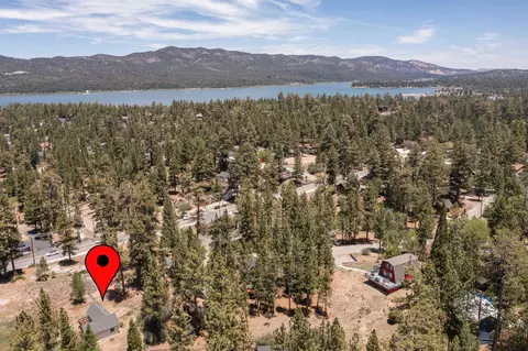 View/Area - 39978 Hillcrest Dr, Big Bear Lake, CA 92315 photo 2 of 4