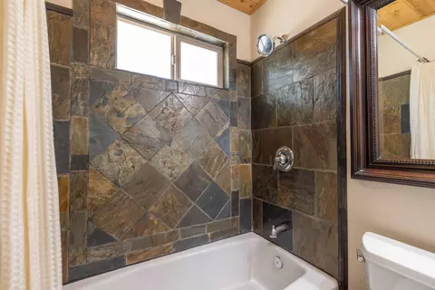 Bath - 39978 Hillcrest Dr, Big Bear Lake, CA 92315 photo 2 of 4