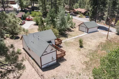 View/Area - 39978 Hillcrest Dr, Big Bear Lake, CA 92315 photo 4 of 4