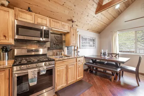 Kitchen - 39978 Hillcrest Dr, Big Bear Lake, CA 92315 photo 2 of 3