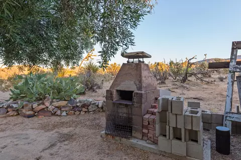 Exterior - 6785 Saddleback Rd, Joshua Tree, CA 92252 photo 22 of 24