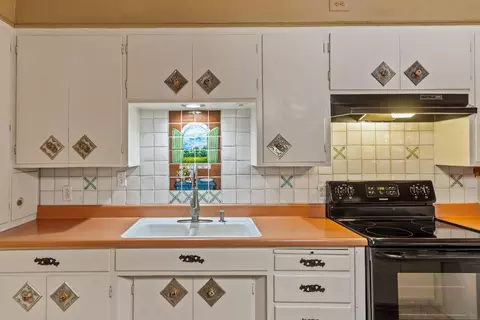 Kitchen - 6785 Saddleback Rd, Joshua Tree, CA 92252 photo 3 of 5