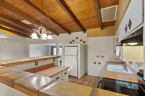 Kitchen - 6785 Saddleback Rd, Joshua Tree, CA 92252 photo 5 of 5