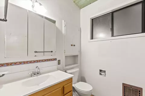 Bath - 6785 Saddleback Rd, Joshua Tree, CA 92252 photo 1 of 4