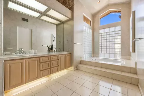 Bath - 261 Eagle Dance Cir, Palm Desert, CA 92211 photo 1 of 7