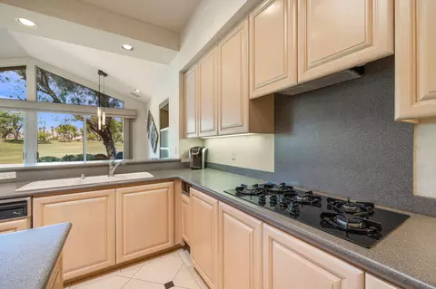 Kitchen - 261 Eagle Dance Cir, Palm Desert, CA 92211 photo 3 of 5