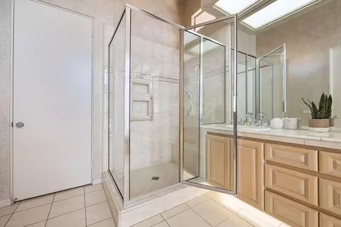 Bath - 261 Eagle Dance Cir, Palm Desert, CA 92211 photo 3 of 7