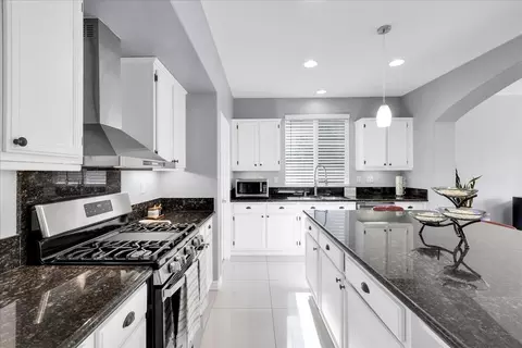 Kitchen - 84186 Canzone Dr, Indio, CA 92203 photo 4 of 4
