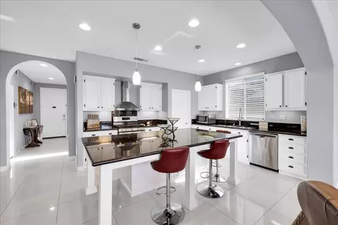 Kitchen - 84186 Canzone Dr, Indio, CA 92203 photo 2 of 4