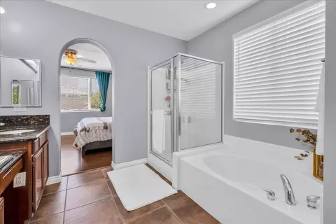 Bath - 84186 Canzone Dr, Indio, CA 92203 photo 3 of 4