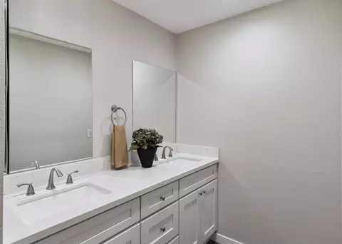 Bath - 82505 Doolittle Dr, Indio, CA 92201 photo 2 of 3