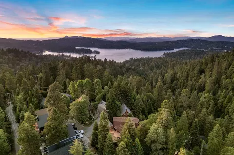 745 Kings Ct, Lake Arrowhead, CA 92352