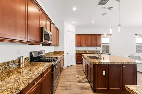 Kitchen - 85564 Molvena Dr, Indio, CA 92203 photo 3 of 4