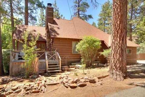 501 Bernhardt Ln, Big Bear City, CA 92314