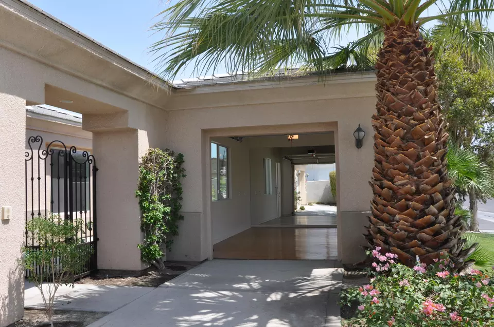 Exterior - 6 Champagne Circle Cir, Rancho Mirage, CA 92270 photo 2 of 12