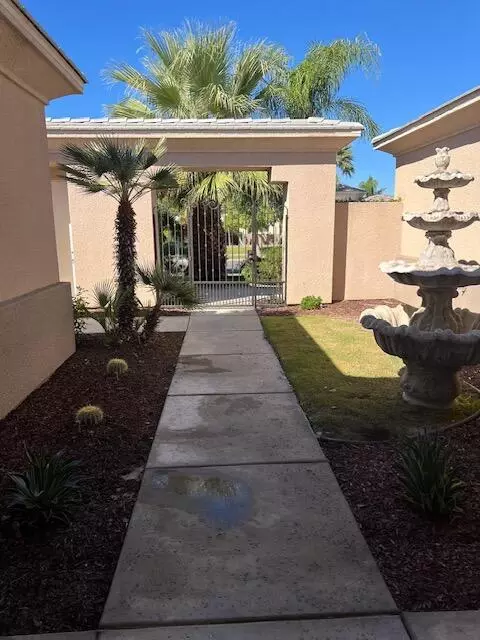 Exterior - 6 Champagne Circle Cir, Rancho Mirage, CA 92270 photo 4 of 12