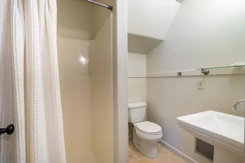 Bath - 53545 Double View Dr, Idyllwild, CA 92549 photo 2 of 2