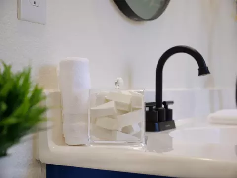 Bath - 82550 Delano Dr, Indio, CA 92201 photo 4 of 7