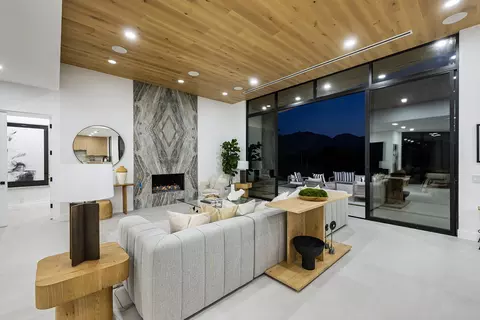 137 Kiva Drive Dr, Palm Desert, CA 92260