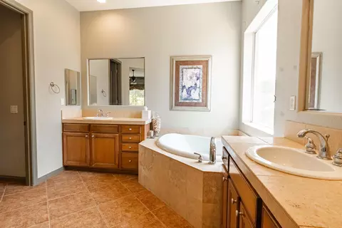 Bath - 80642 Plum Ln, Indio, CA 92201 photo 4 of 5