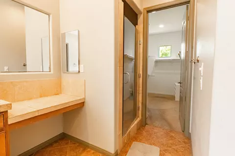 Bath - 80642 Plum Ln, Indio, CA 92201 photo 5 of 5
