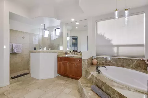 Bath - 81107 Carefree Dr, Indio, CA 92201 photo 4 of 5