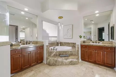 Bath - 81107 Carefree Dr, Indio, CA 92201 photo 3 of 5