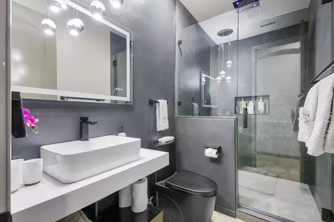 Bath - 81107 Carefree Dr, Indio, CA 92201 photo 2 of 5