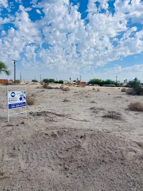 1041 Aberdeen Dr, Thermal, CA 92274