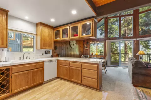 580 Arrowhead Villa Rd, Lake Arrowhead, CA 92352 photo 14