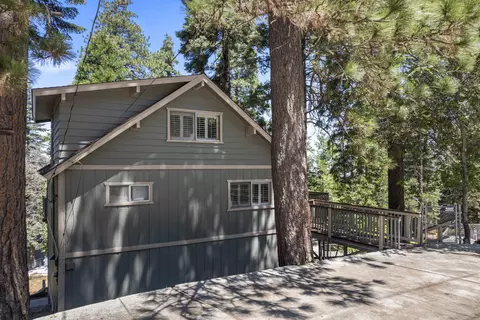 580 Arrowhead Villa Rd, Lake Arrowhead, CA 92352 photo 3
