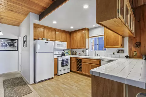 580 Arrowhead Villa Rd, Lake Arrowhead, CA 92352 photo 4