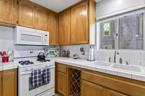 580 Arrowhead Villa Rd, Lake Arrowhead, CA 92352 photo 13