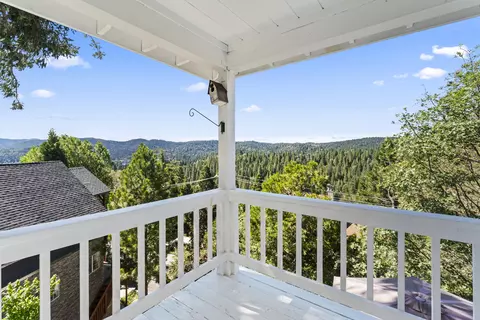 692 Zurich Dr, Lake Arrowhead, CA 92352