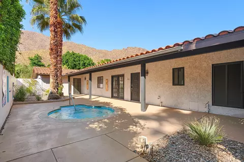 225 S Cahuilla Rd, Palm Springs, CA 92262