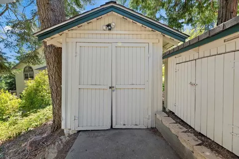Exterior - 331 Annandale Dr, Lake Arrowhead, CA 92352 photo 10 of 34