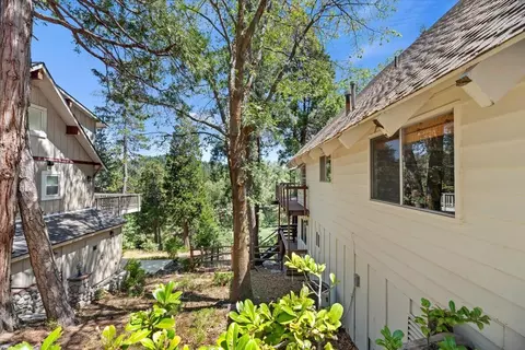Exterior - 331 Annandale Dr, Lake Arrowhead, CA 92352 photo 6 of 34