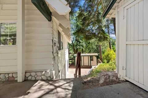 Exterior - 331 Annandale Dr, Lake Arrowhead, CA 92352 photo 11 of 34