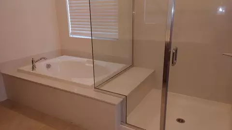 Bath - 85549 Veneto Ln, Indio, CA 92203 photo 2 of 3