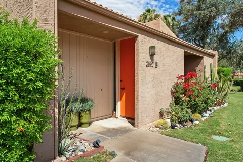 2557 N Whitewater Dr, Palm Springs, CA 92262