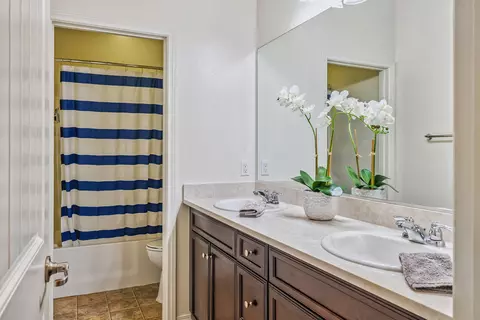 Bath - 82982 Wheatley Ct, Indio, CA 92201 photo 1 of 2
