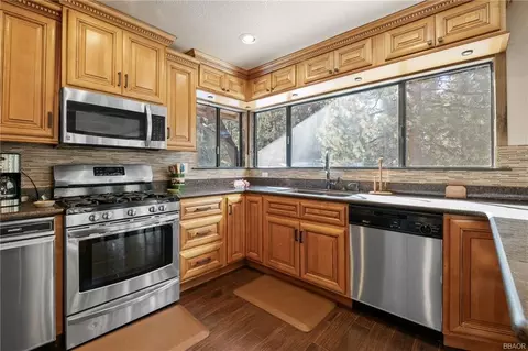 Kitchen - 368 Pulaski Rd, Big Bear Lake, CA 92315 photo 4 of 4