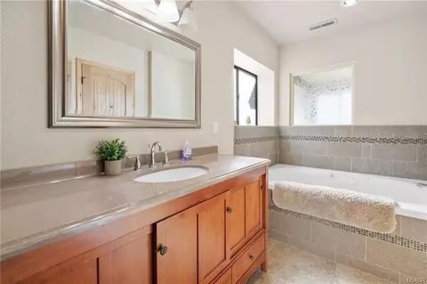 Bath - 368 Pulaski Rd, Big Bear Lake, CA 92315 photo 1 of 4