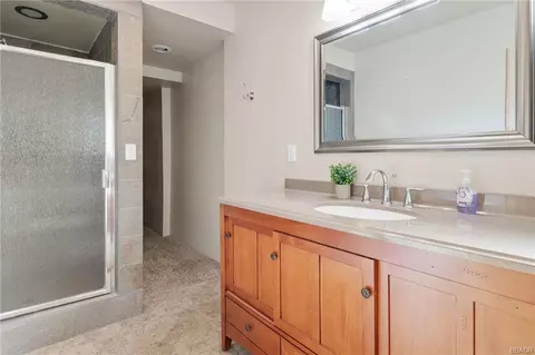 Bath - 368 Pulaski Rd, Big Bear Lake, CA 92315 photo 4 of 4
