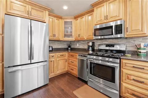 Kitchen - 368 Pulaski Rd, Big Bear Lake, CA 92315 photo 2 of 4
