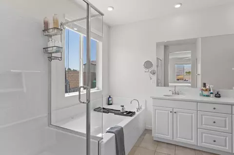 Bath - 79700 Bolton Dr, Indio, CA 92203 photo 2 of 4