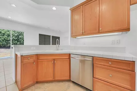 Kitchen - 43451 Shasta Pl, Indio, CA 92201 photo 3 of 4