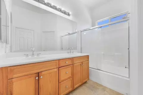Bath - 43451 Shasta Pl, Indio, CA 92201 photo 1 of 2