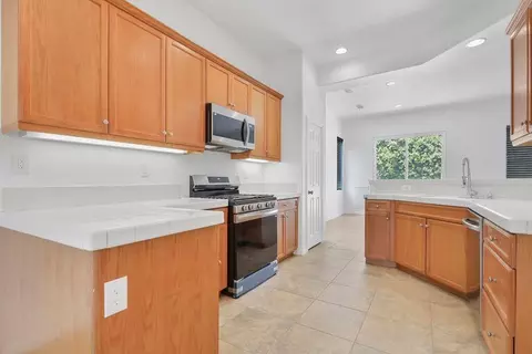 Kitchen - 43451 Shasta Pl, Indio, CA 92201 photo 4 of 4